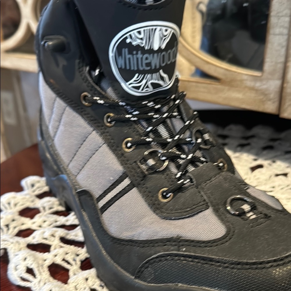 Three prong cross country ski boots